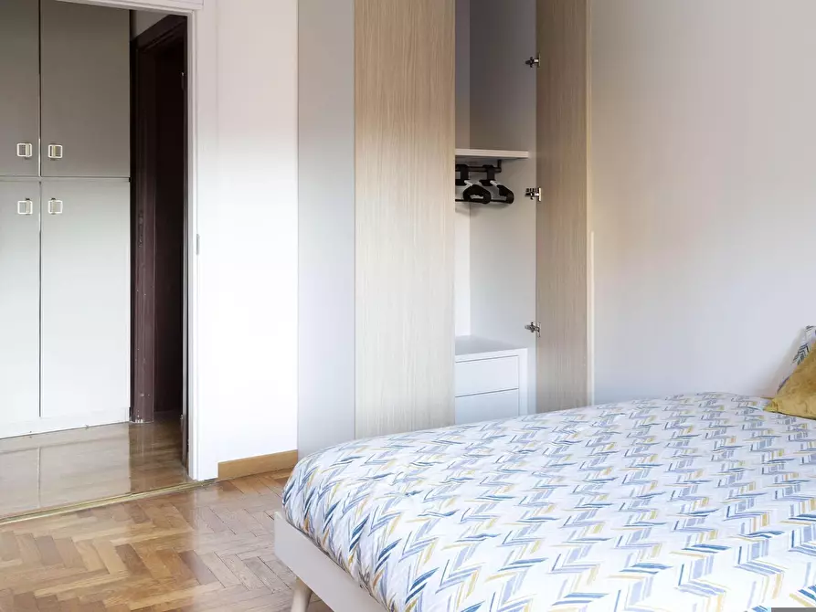 Immagine 2 di Camera in affitto  in Viale Carlo Troya2 a Milano