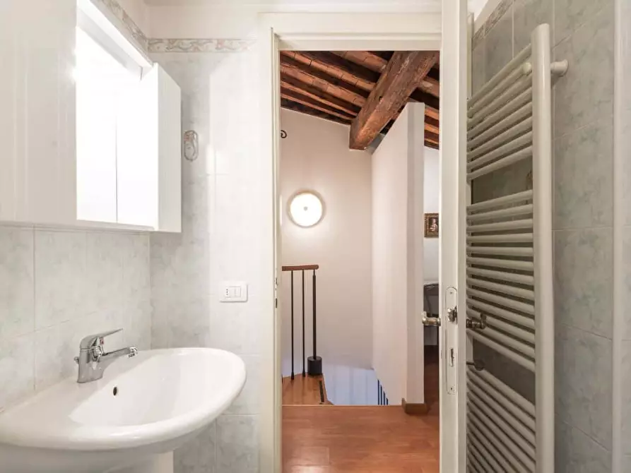 Immagine 11 di Appartamento in affitto  in Via dell' Oriuolo30 a Firenze