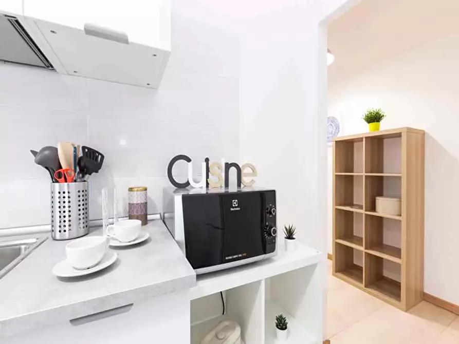 Immagine 18 di Camera in affitto  in Via Lorenteggio84 a Milano