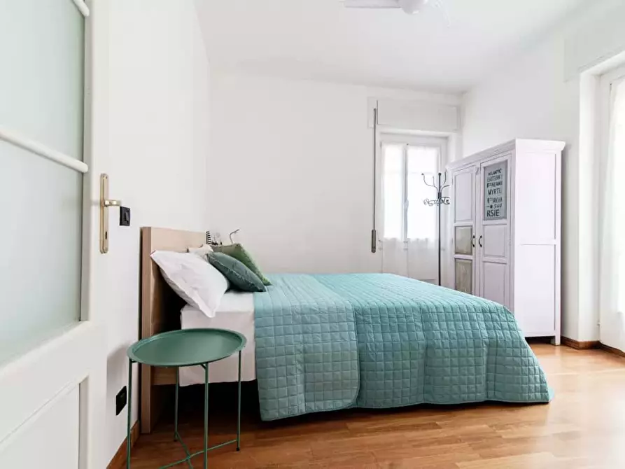 Immagine 28 di Appartamento in affitto  in Via Rezzonico a Como