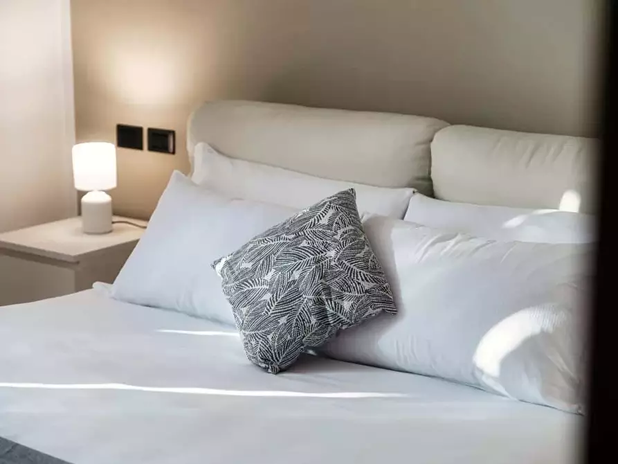 Immagine 10 di Appartamento in affitto  in Via Luigi Cadorna5 a Como