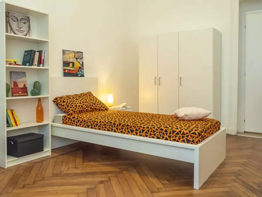 Immagine 2 di Camera in affitto  in Via Luigi Cibrario39 a Torino