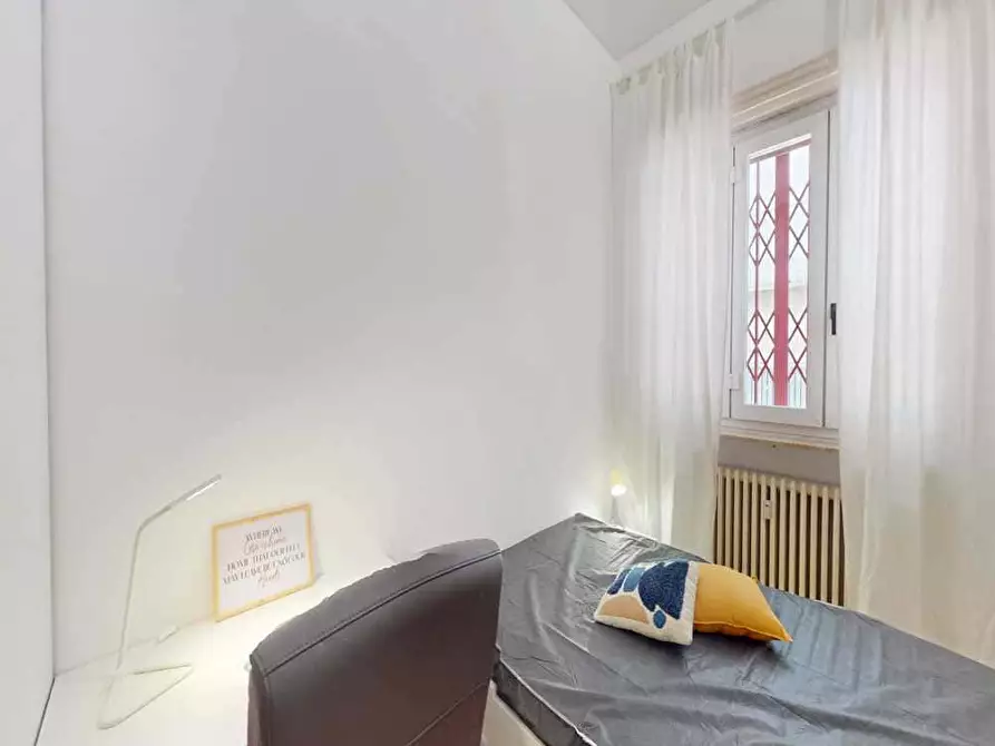Immagine 3 di Camera in affitto  in Via Anco Marzio4 a Milano