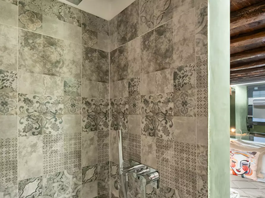 Immagine 10 di Appartamento in affitto  in Via della Vigna Vecchia a Firenze