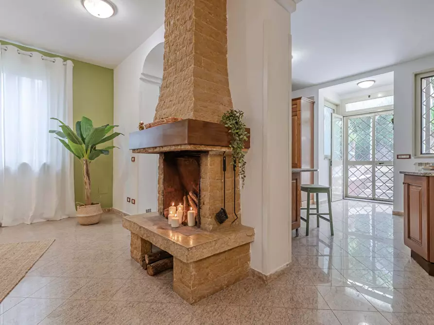 Immagine 12 di Appartamento in affitto  in Via dell' Acquedotto Felice72 a Roma