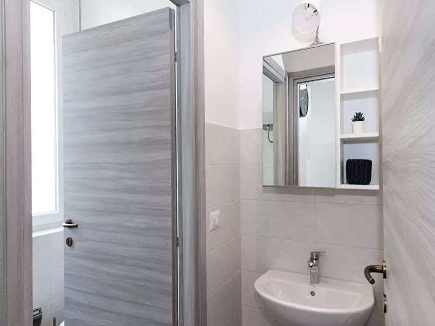 Immagine 12 di Camera in affitto  in Via Macedonio Melloni6 a Milano