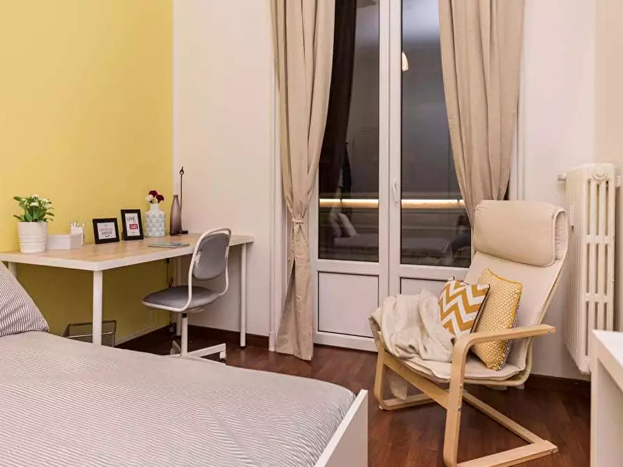 Immagine 5 di Camera in affitto  in Via Giulio Tarra1 a Milano