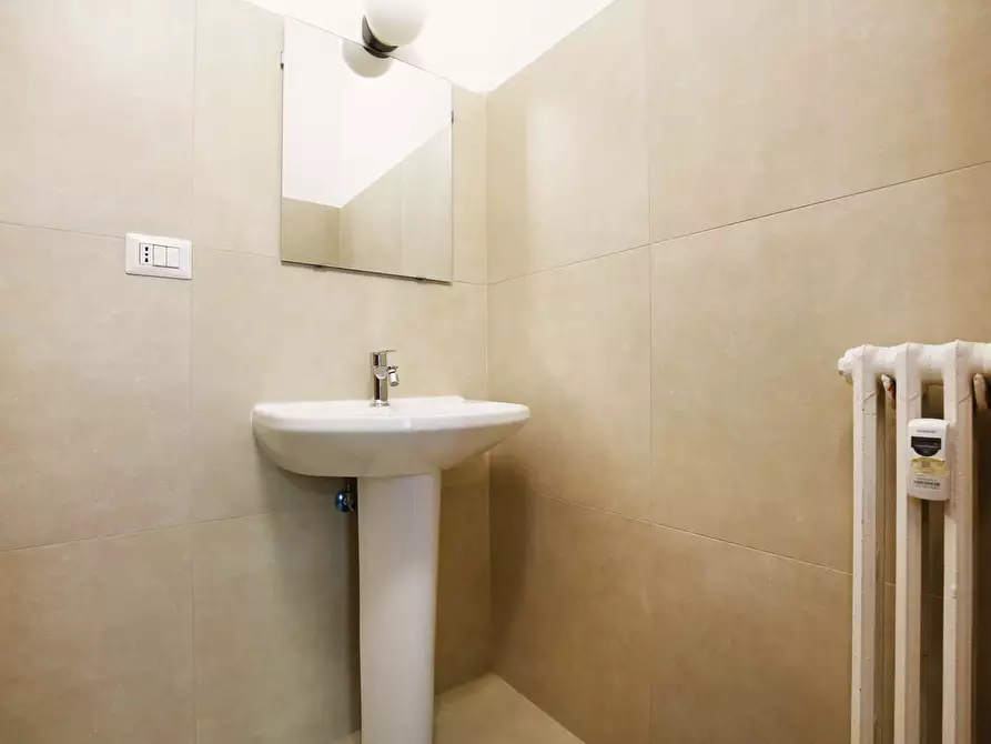 Immagine 16 di Camera in affitto  in Via Carlo Marx6 a Milano