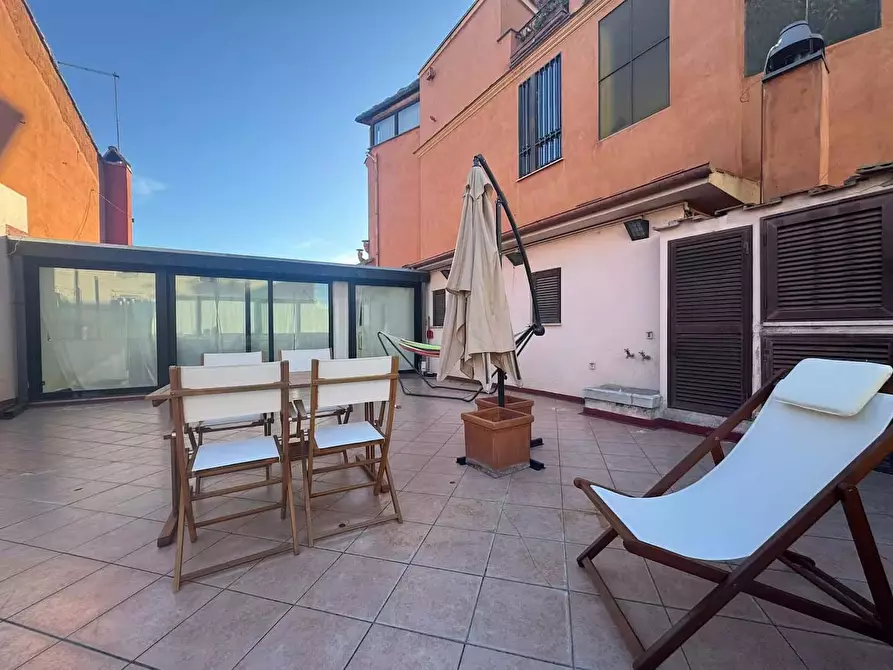 Immagine 18 di Appartamento in affitto  in Via dei Fienili43 a Roma