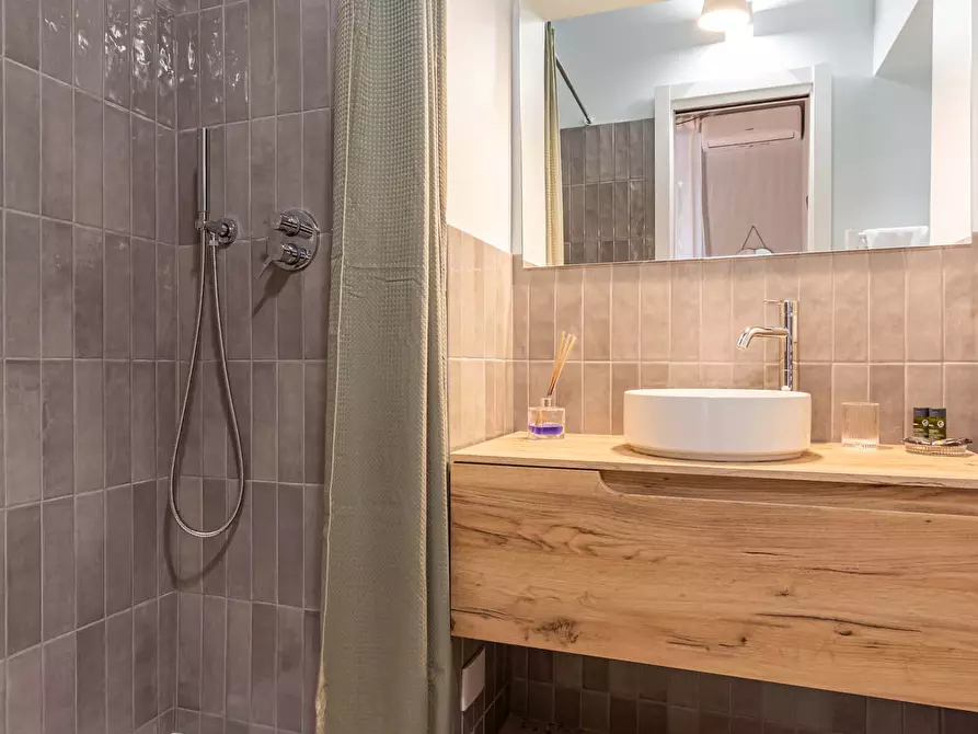 Immagine 51 di Appartamento in affitto  in Via della Madonna dei Monti15 a Roma