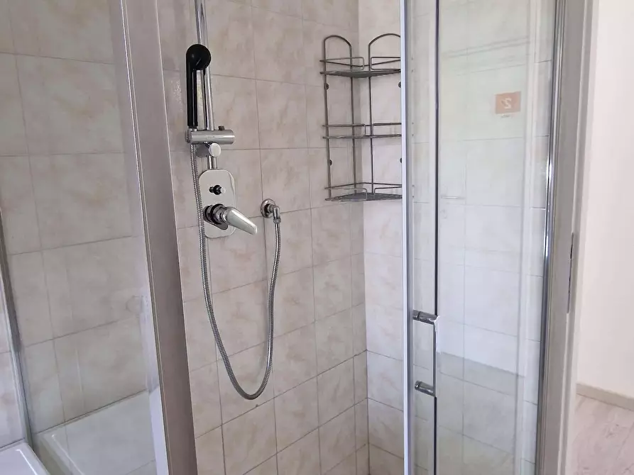 Immagine 14 di Camera in affitto  in Via Ostiense343 a Roma