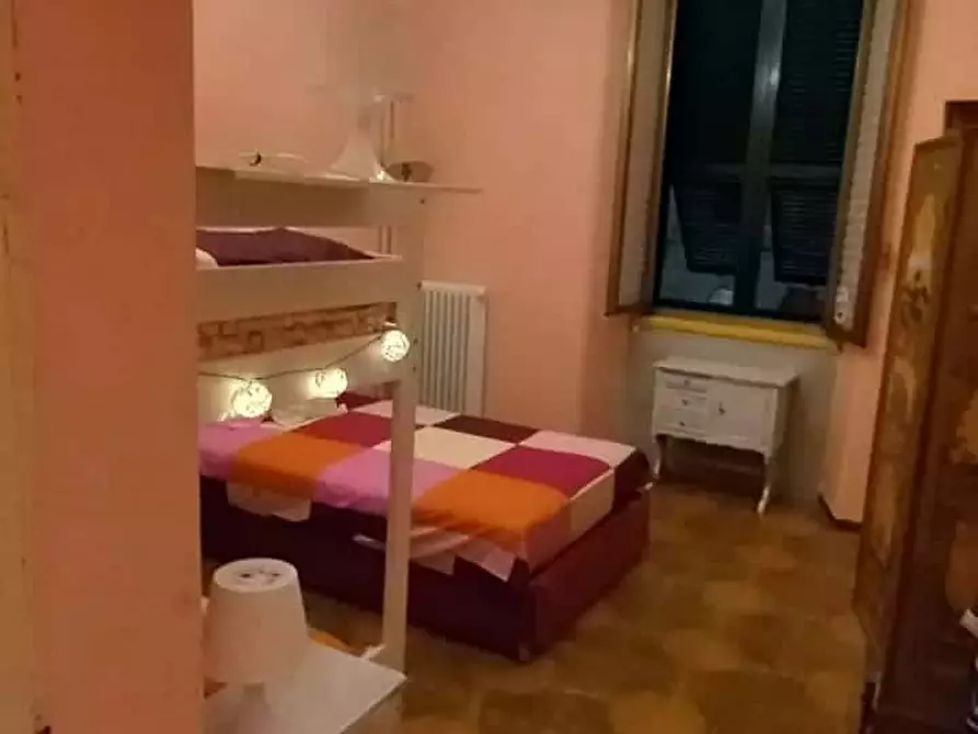Immagine 3 di Camera in affitto  in Piazza Giuseppe Garibaldi8 a La Spezia