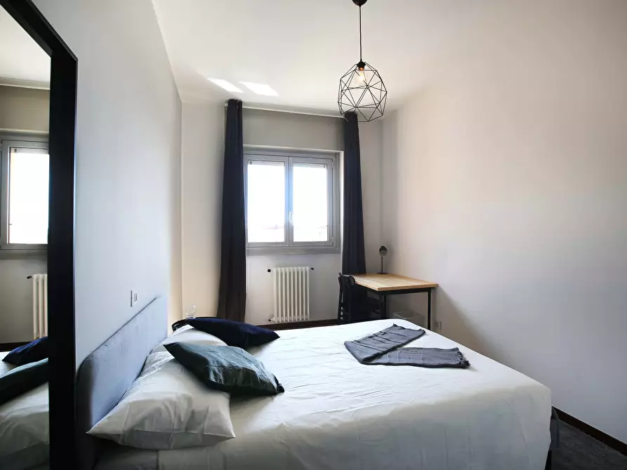 Immagine 1 di Camera in affitto  in Via Benjamin Constant2 a Milano
