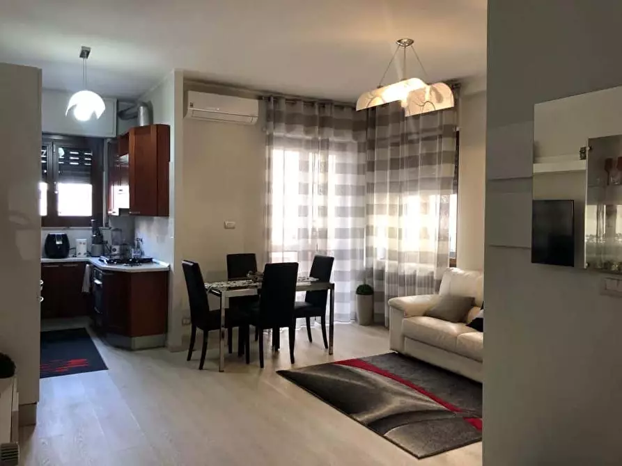 Immagine 5 di Camera in affitto  in Via Cellini2 a Moncalieri