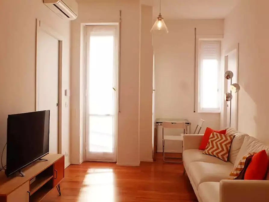 Immagine 53 di Appartamento in affitto  in Via Luigi Canonica1 a Milano