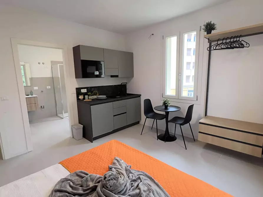 Immagine 5 di Camera in affitto  in Via Vignolese749 a Modena