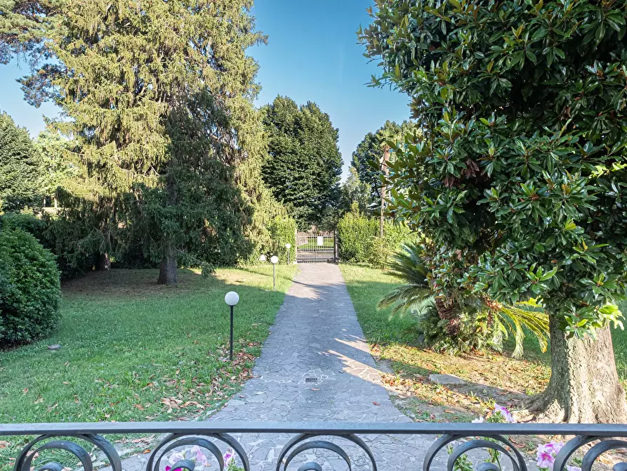 Immagine 40 di Appartamento in affitto  in Viale Lazzaro Papi117 a Lucca