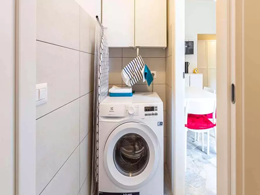 Immagine 26 di Camera in affitto  in Via Lorenteggio80 a Milano