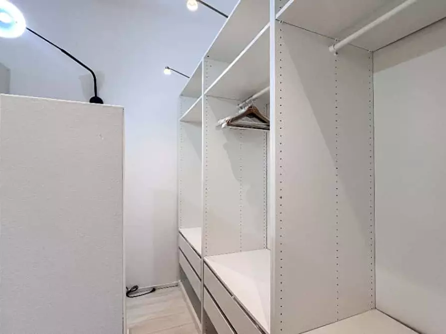 Immagine 15 di Appartamento in affitto  in Via Conte Rosso36 a Milano