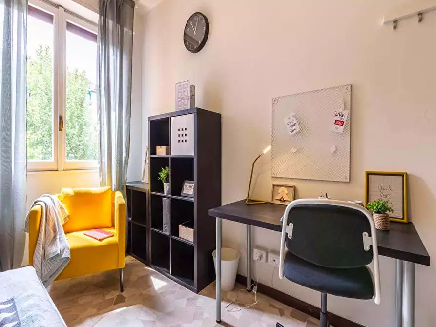 Immagine 1 di Camera in affitto  in Via Lorenteggio80 a Milano