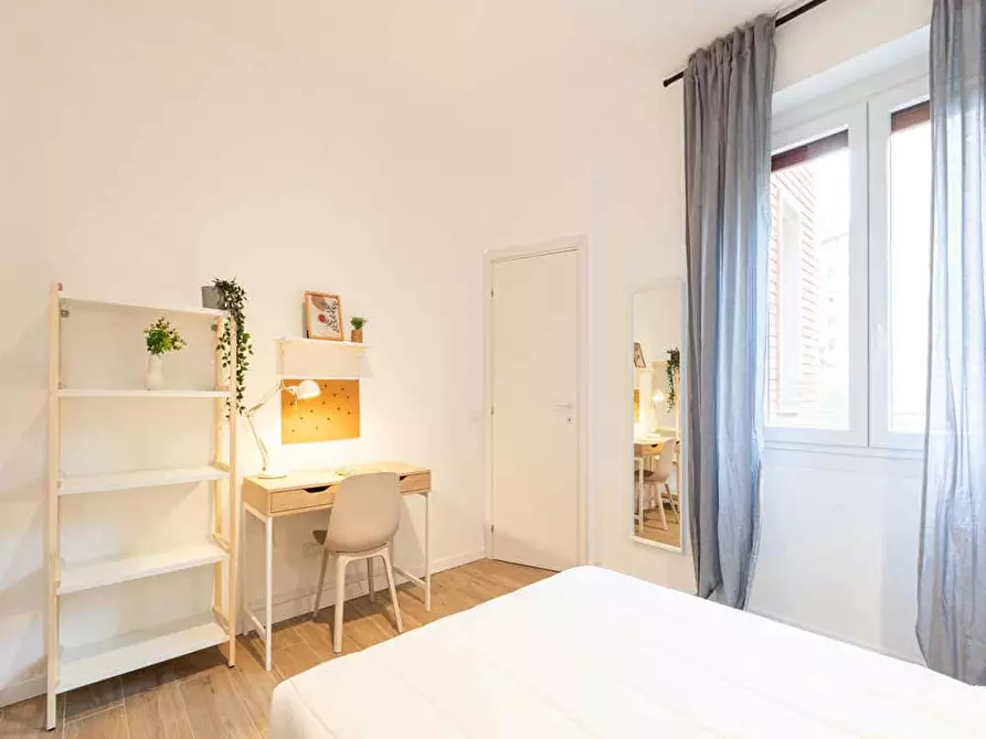 Immagine 4 di Camera in affitto  in Via Lorenteggio70 a Milano