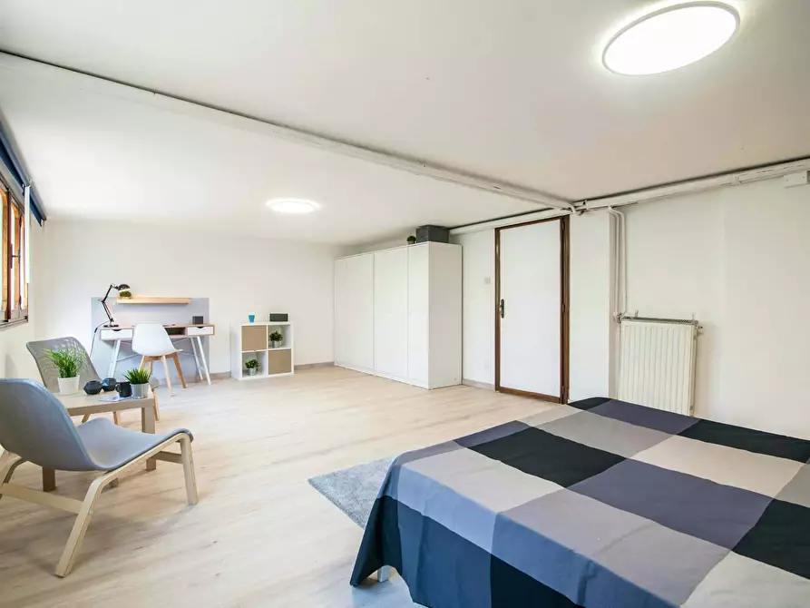 Immagine 1 di Camera in affitto  in Via Silvio Trentin a Venezia