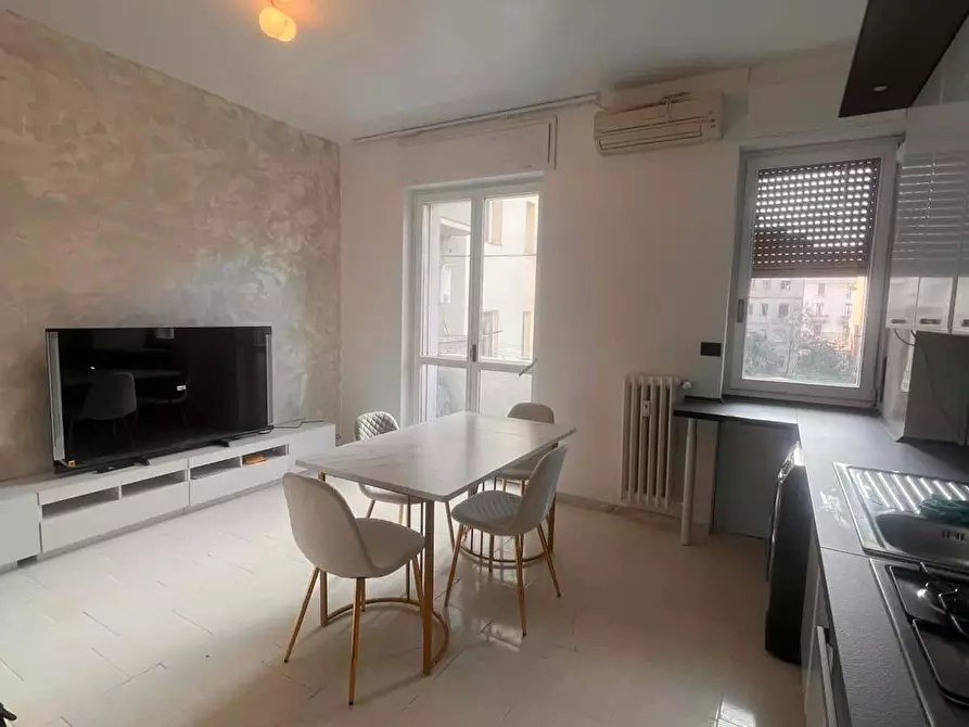 Immagine 1 di Appartamento in affitto  in Via Mac Mahon73 a Milano