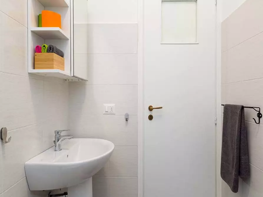 Immagine 19 di Camera in affitto  in Via dei Mandorli6 a Buccinasco