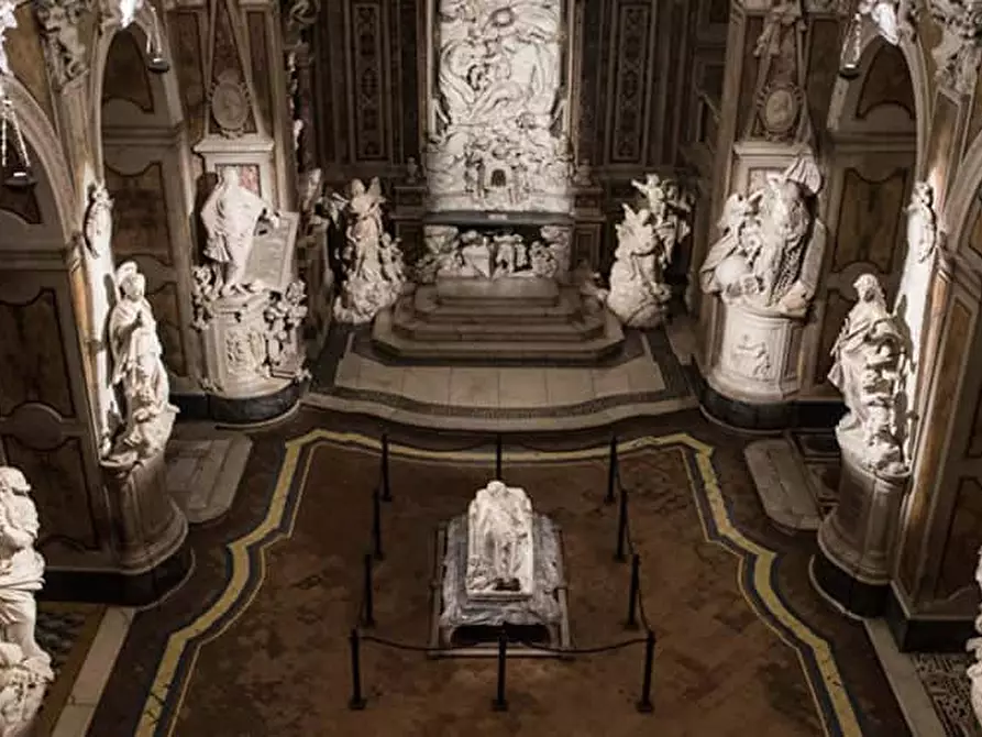 Immagine 48 di Camera in affitto  in Via dei Tribunali268 a Napoli