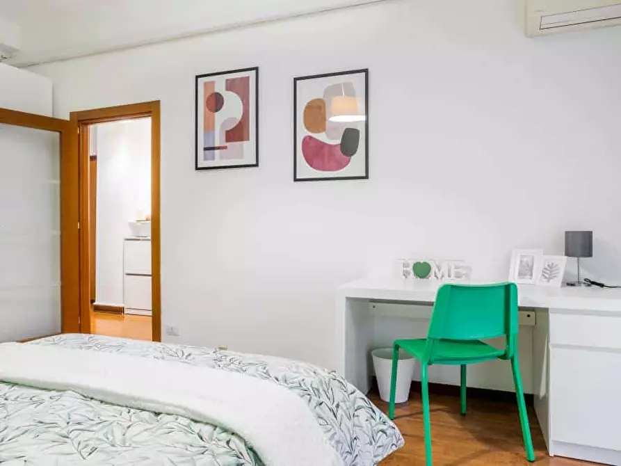 Immagine 6 di Camera in affitto  in Via Tavazzano10 a Milano