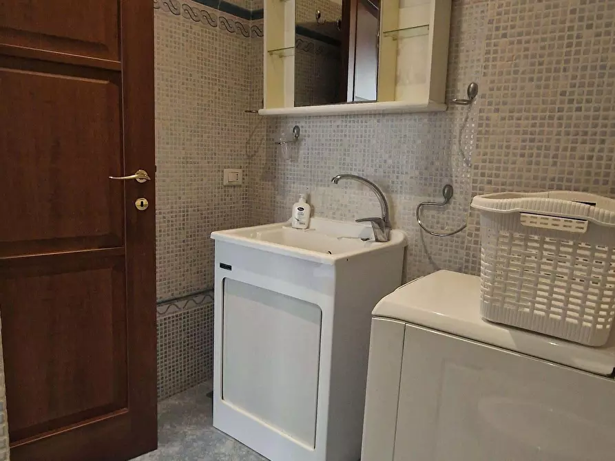 Immagine 22 di Camera in affitto  in Viale Ippocrate146 a Roma