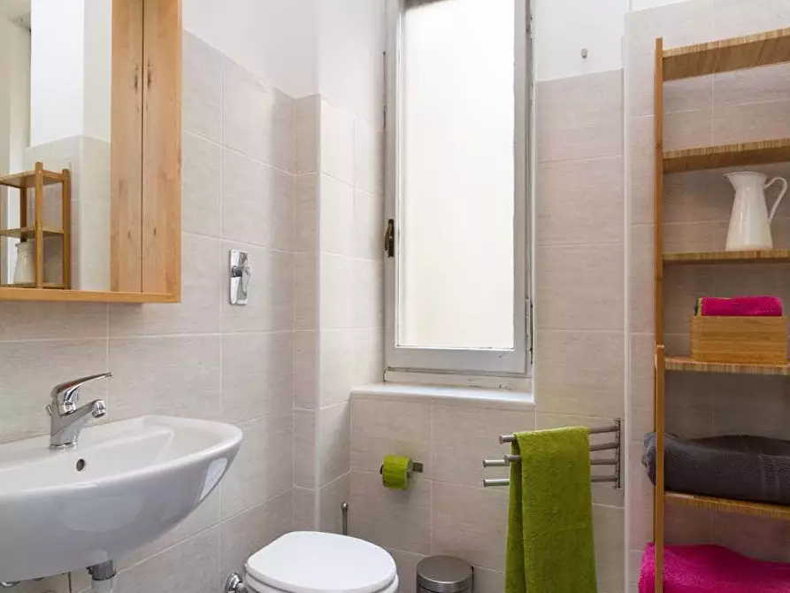 Immagine 21 di Camera in affitto  in Via Larga26 a Milano