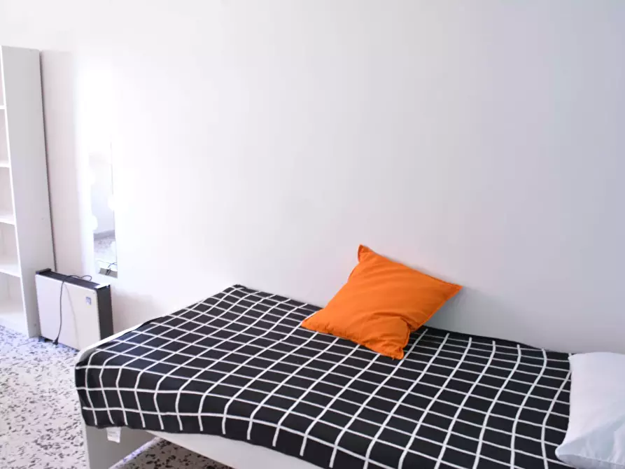 Immagine 3 di Camera in affitto  in Via dei Giudicati1 a Cagliari