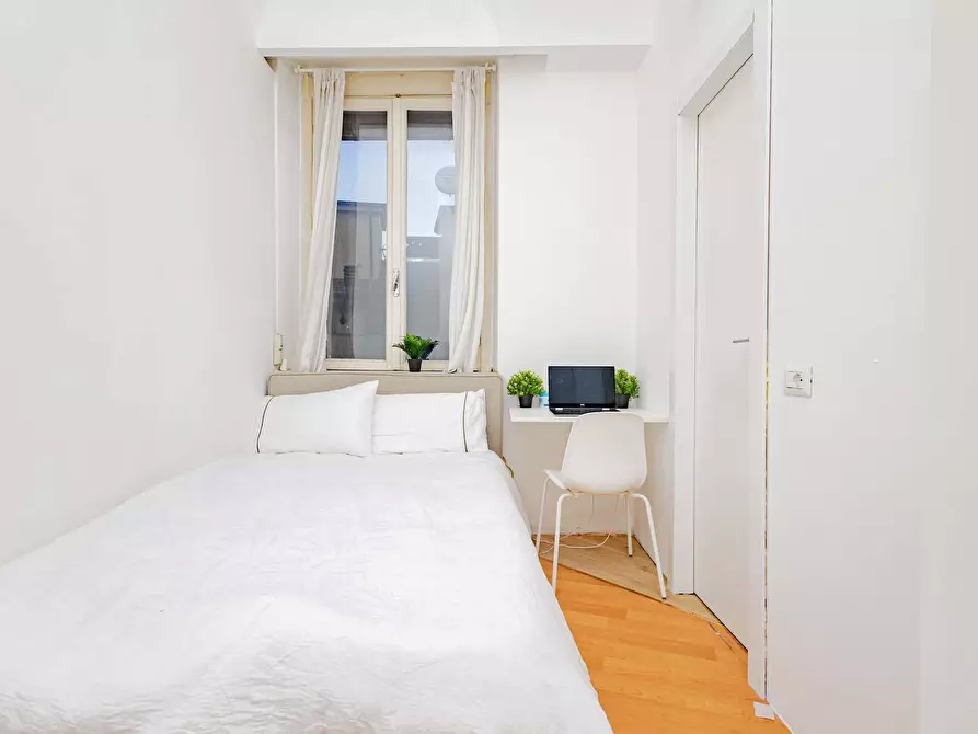 Immagine 1 di Camera in affitto  in Via Cesare Battisti13 a Milano