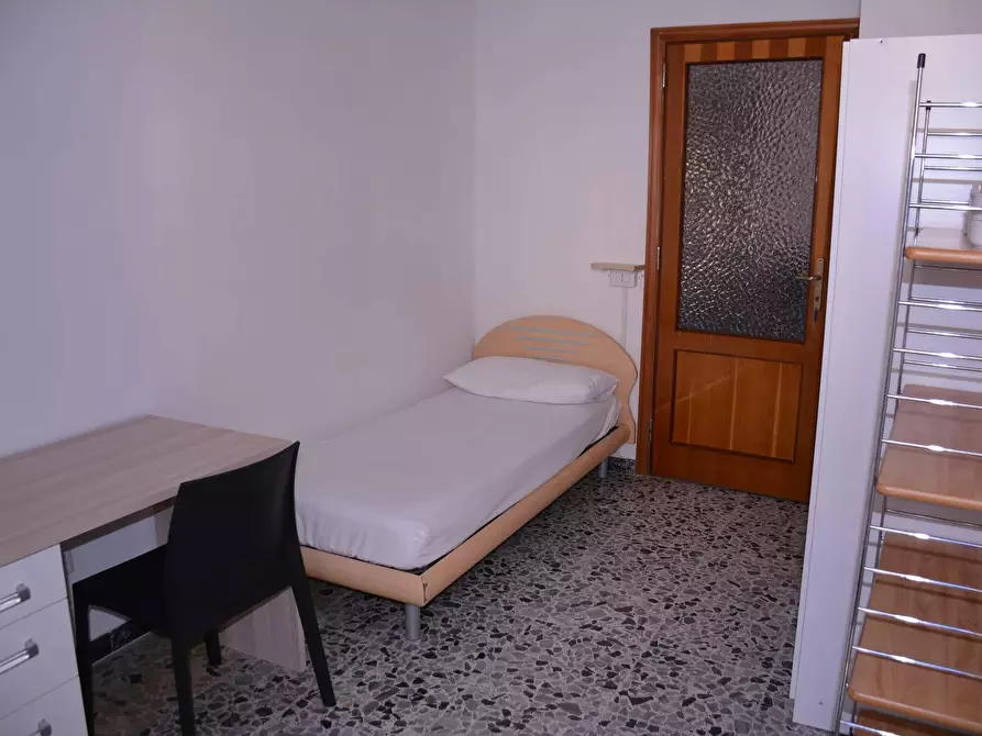 Immagine 1 di Camera in affitto  in Via Pola26 a Cagliari