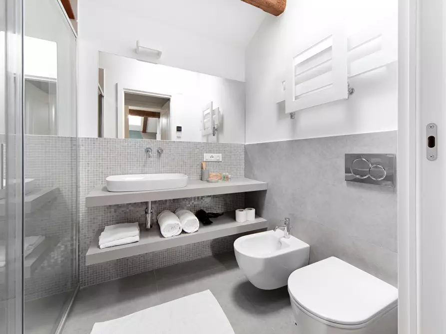 Immagine 17 di Appartamento in affitto  in Via dell'Indipendenza24 a Bologna