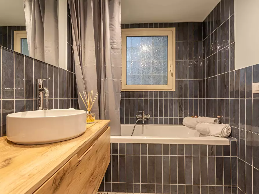 Immagine 35 di Appartamento in affitto  in Via della Madonna dei Monti15 a Roma