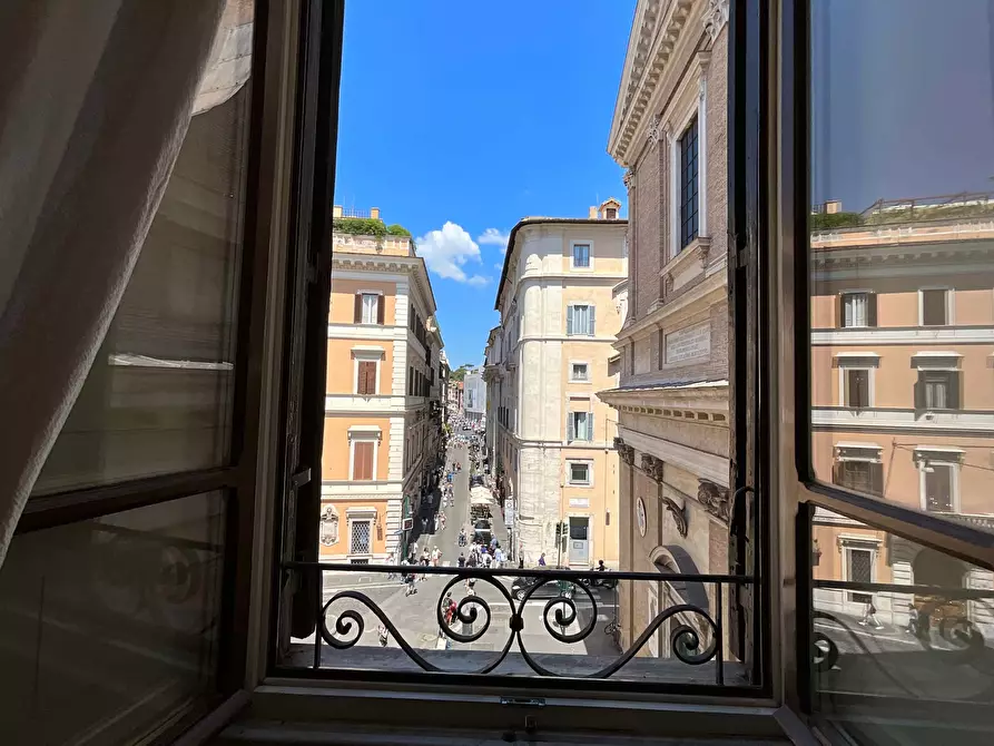 Immagine 41 di Appartamento in affitto  in Via di Sant'Andrea delle Fratte a Roma