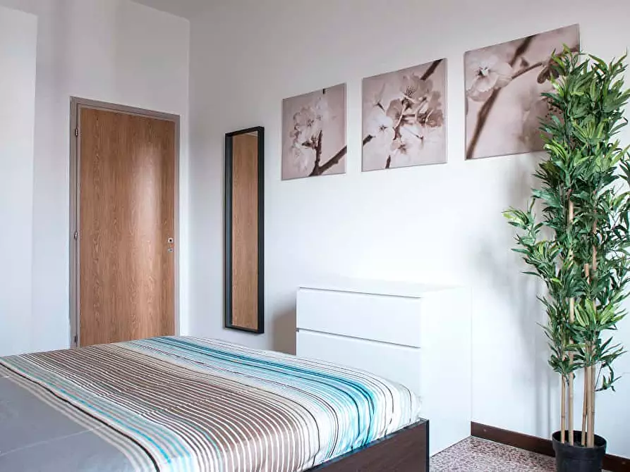 Immagine 2 di Camera in affitto  in Via Federico Engels9 a Milano