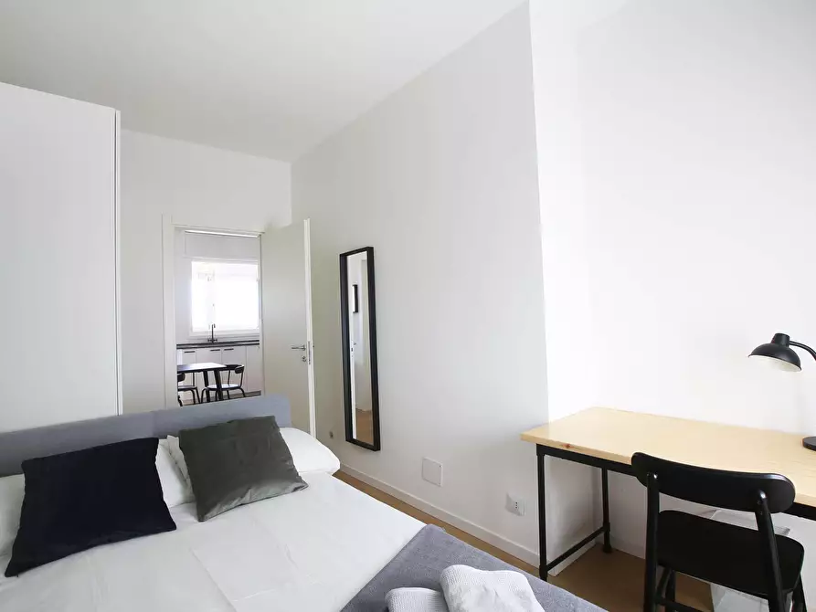 Immagine 4 di Camera in affitto  in Via Carlo Marx12 a Milano