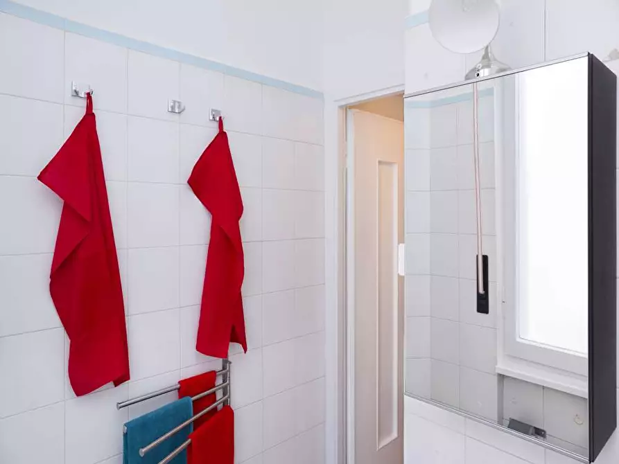 Immagine 42 di Camera in affitto  in Via Salvatore Barzilai9 a Milano