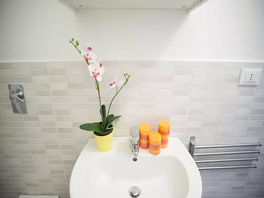 Immagine 18 di Camera in affitto  in Viale Tunisia2 a Milano