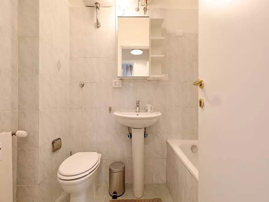 Immagine 19 di Camera in affitto  in Via dei Giornalisti6 a Roma