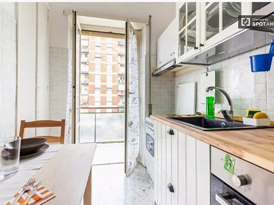 Immagine 4 di Camera in affitto  in Viale Partenope131 a Roma