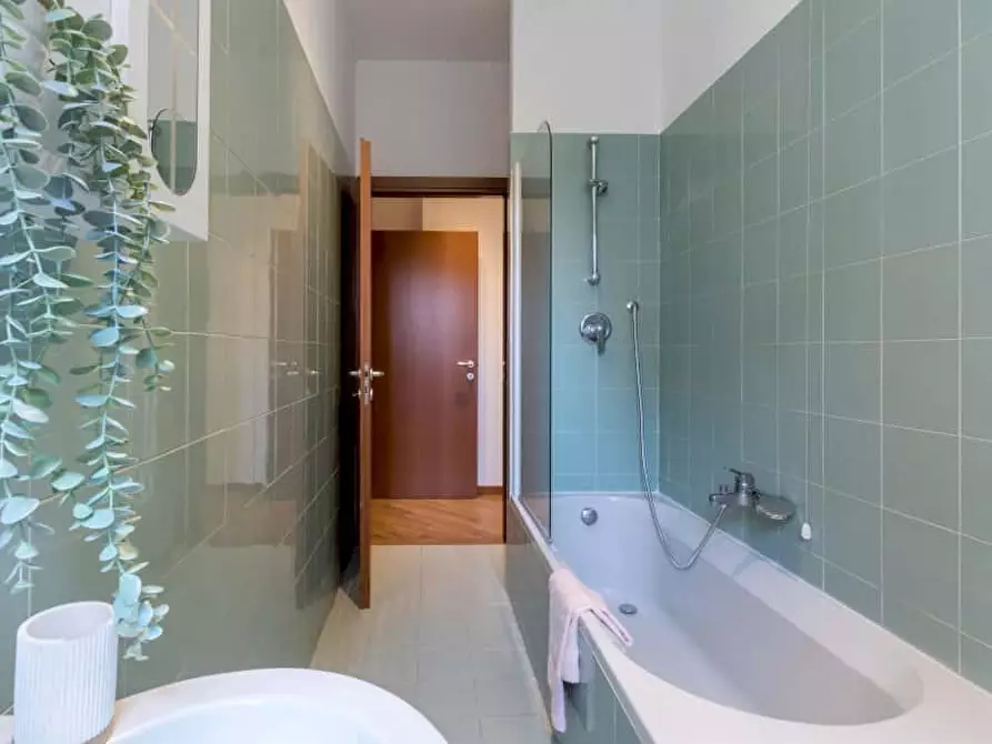 Immagine 6 di Camera in affitto  in Via Luciano Zuccoli19 a Milano