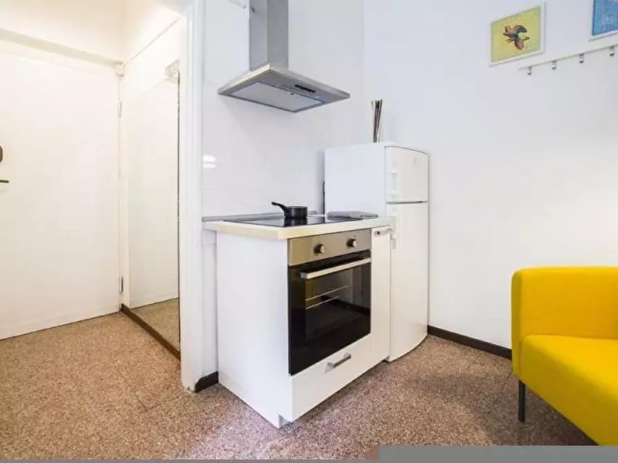 Immagine 10 di Camera in affitto  in Via San Calocero25 a Milano