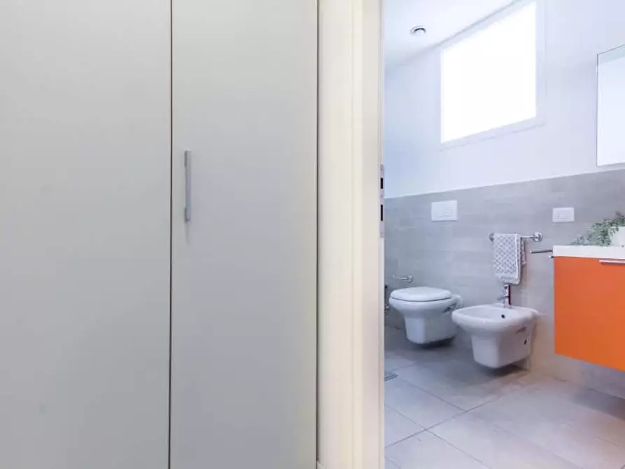 Immagine 16 di Camera in affitto  in Via Bernardino Biondelli7 a Milano