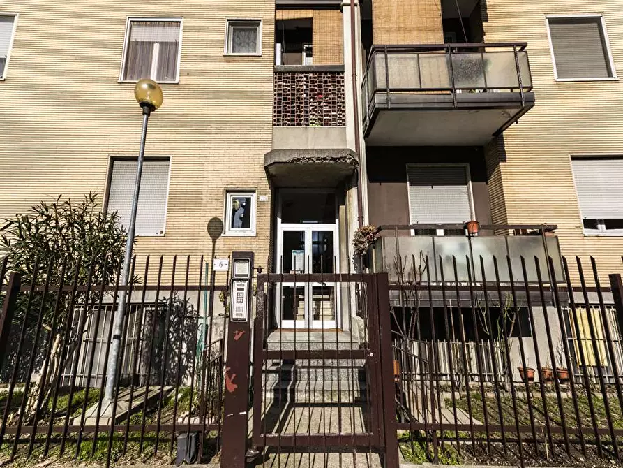 Immagine 28 di Camera in affitto  in Via Ginestre6 a Buccinasco