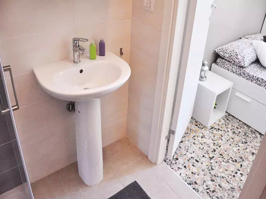 Immagine 38 di Camera in affitto  in Viale Abruzzi68 a Milano