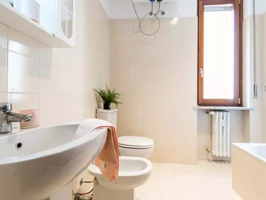 Immagine 8 di Camera in affitto  in Via Luciano Zuccoli19 a Milano